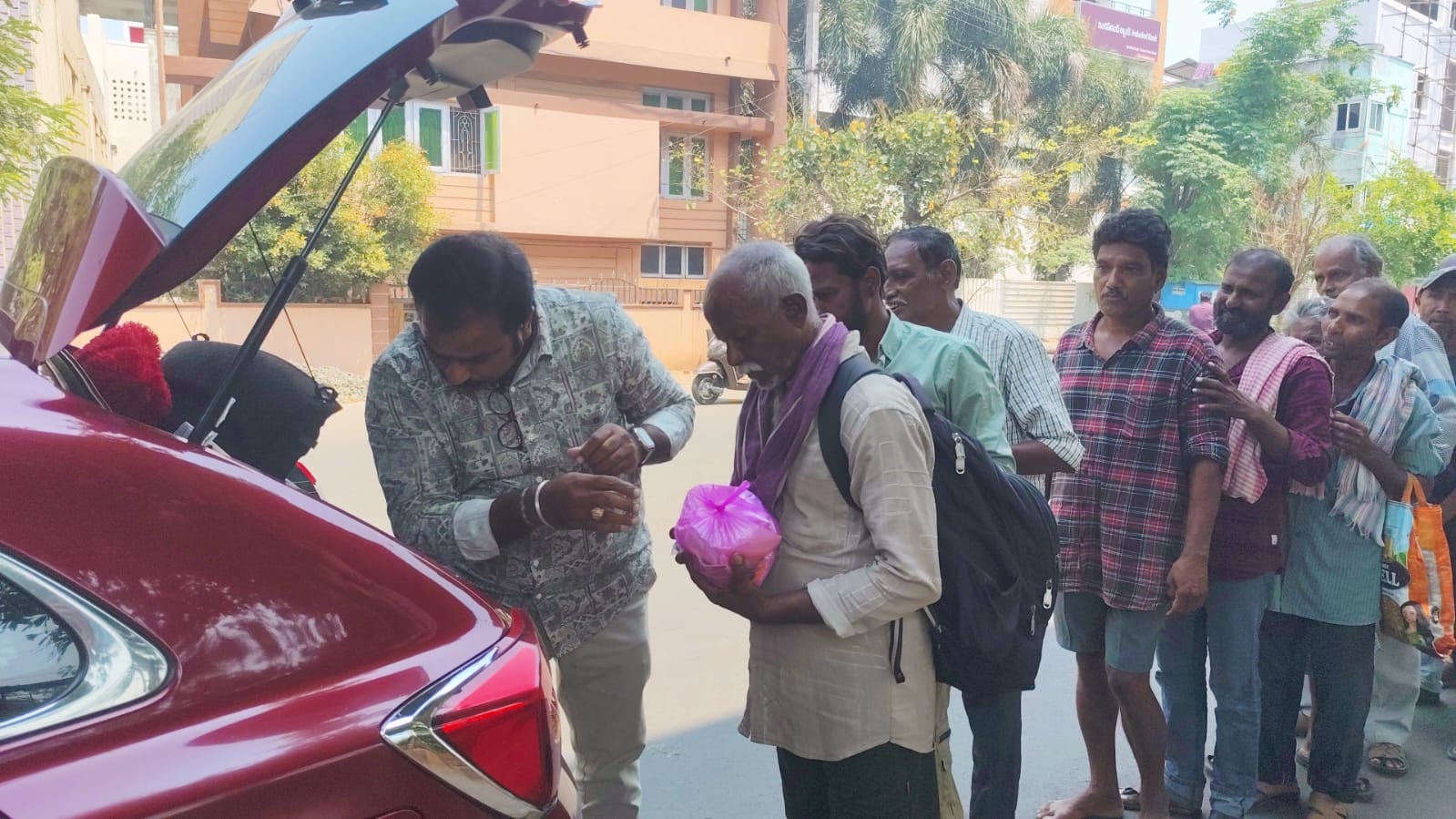 AIZU Social Welfare - Distributing supplies to families in India